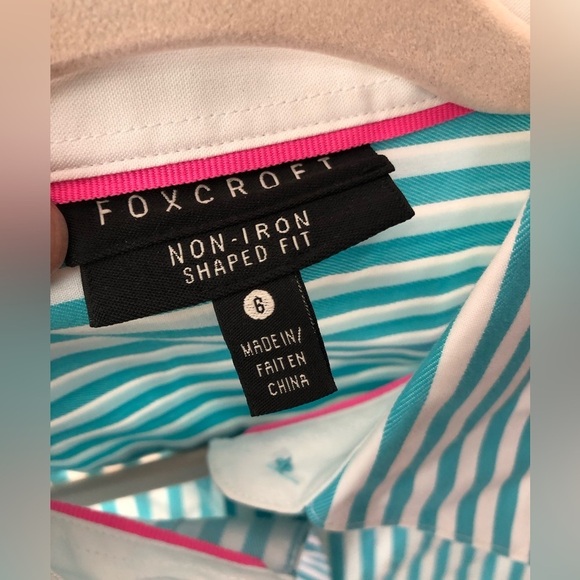 Foxcroft Non-Iron Shaped Fit Button Down Striped Blouse size 6 - Picture 5 of 7